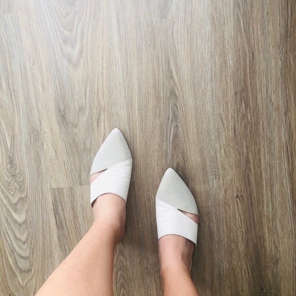 Vegan Leather Flat Mule Two Toned Snake Detail - Picture 5 of 5